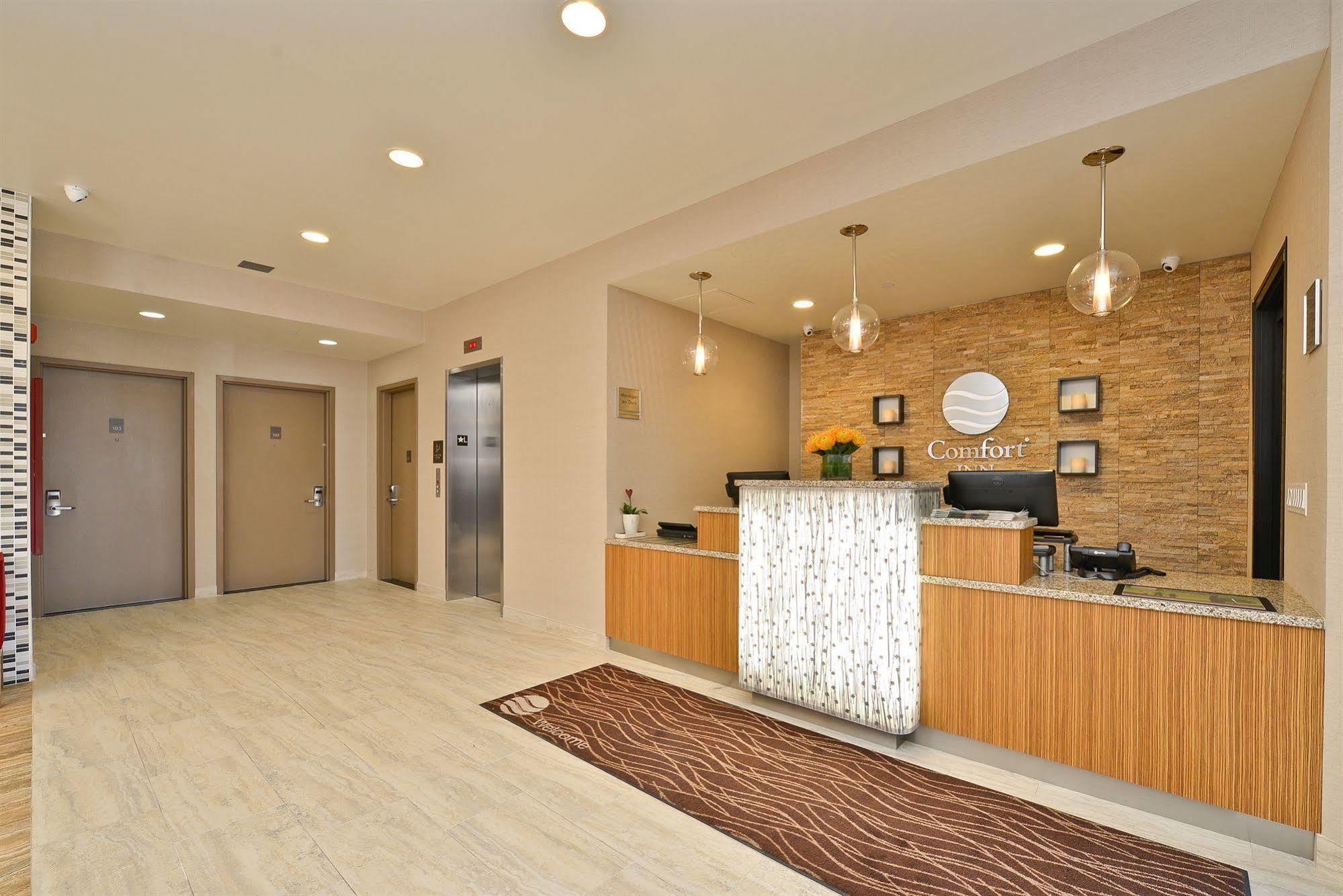 Penginapan Comfort Manhattan - Midtown West 3*